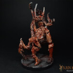 Abomination Une figurine de Nemesis, Carnomorphe Abomination, grande créature vue de derrière, issue d’un mélange de chair humaine, possède quatre pattes.