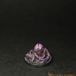 Antre Une figurine de Nemesis, Antre, un œuf violet entouré de tentacules.