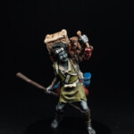 Misaki Une figurine d’Okko Chronicles, Misaki, jeune démon accompagné d’un singe aux yeux rouges.